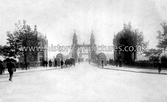 Chelsea Bridge, Chelsea, London. c.1909